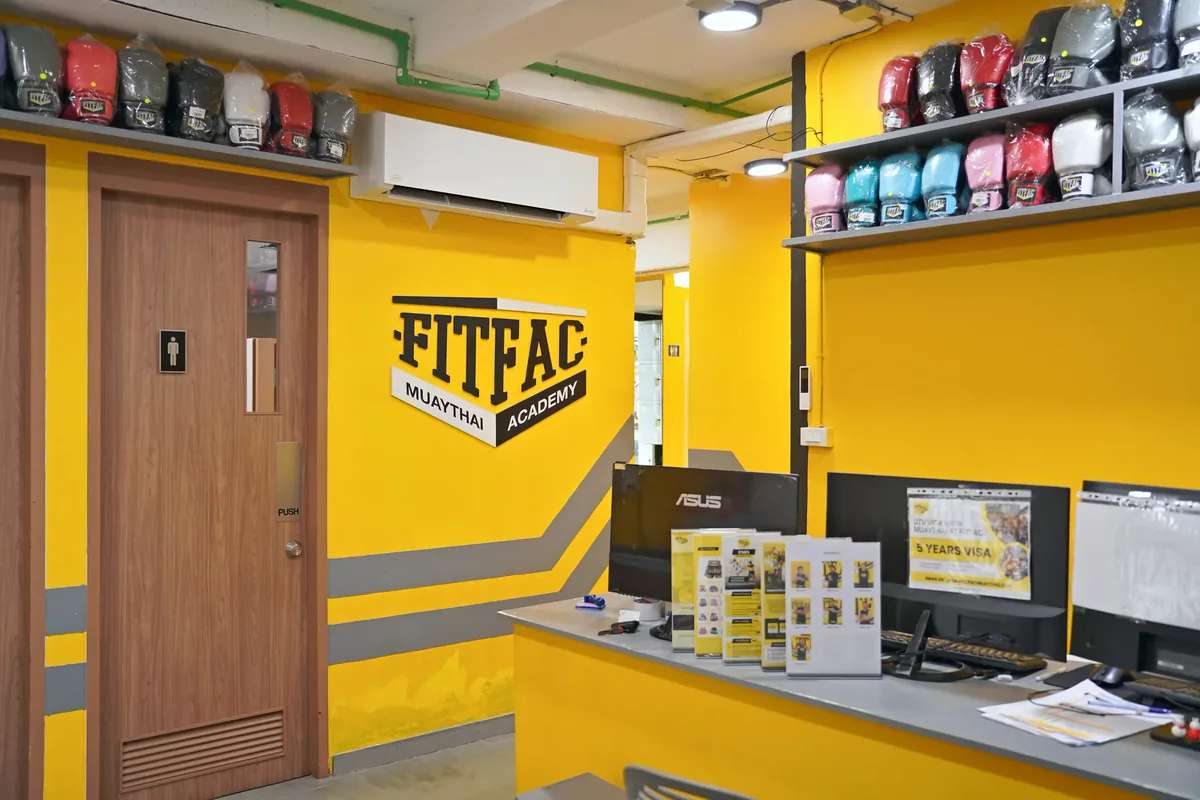 受付カウンター — FITFAC Ari