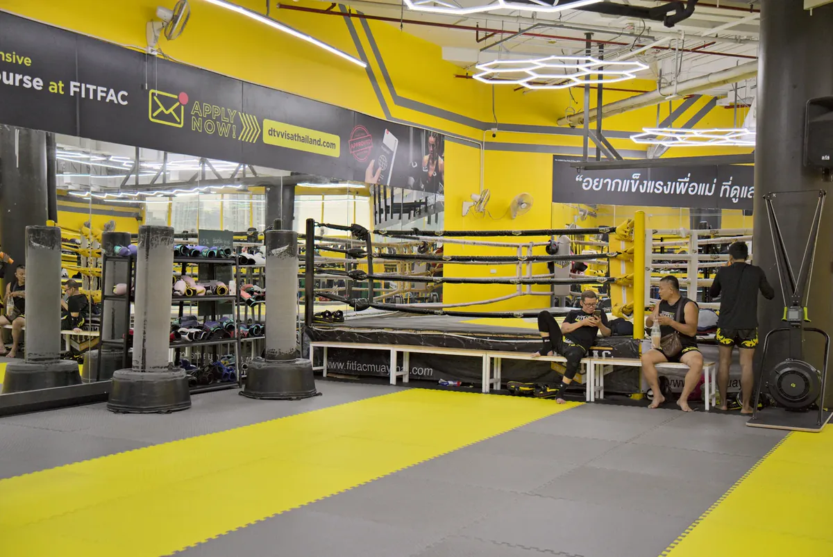 Le ring et les sacs sur pied — FITFAC Ekkamai