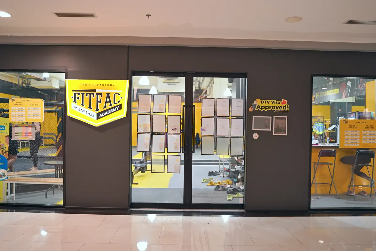 Bagian depan FITFAC Rama 9 di dalam mal — FITFAC Rama 9